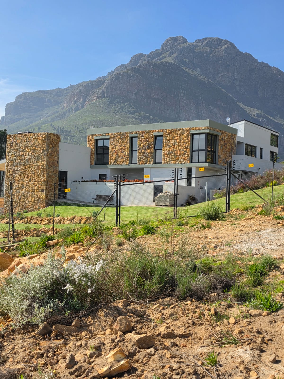 Modern Landscaping - Merle's Garden service Paarl